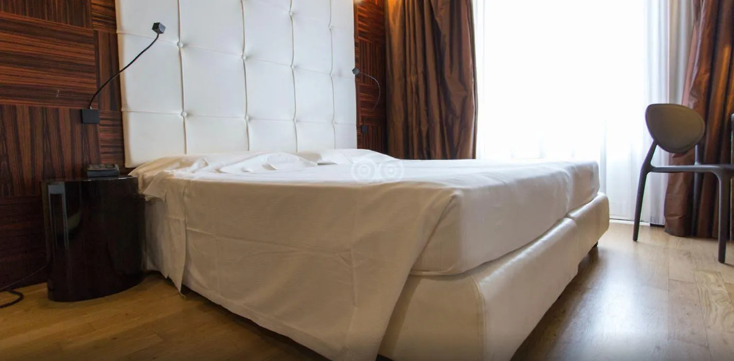 Una Hotels One Katania 4*,
